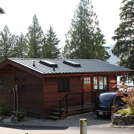 Tilby'S Rainbow Cottage Port Renfrew Buitenkant foto
