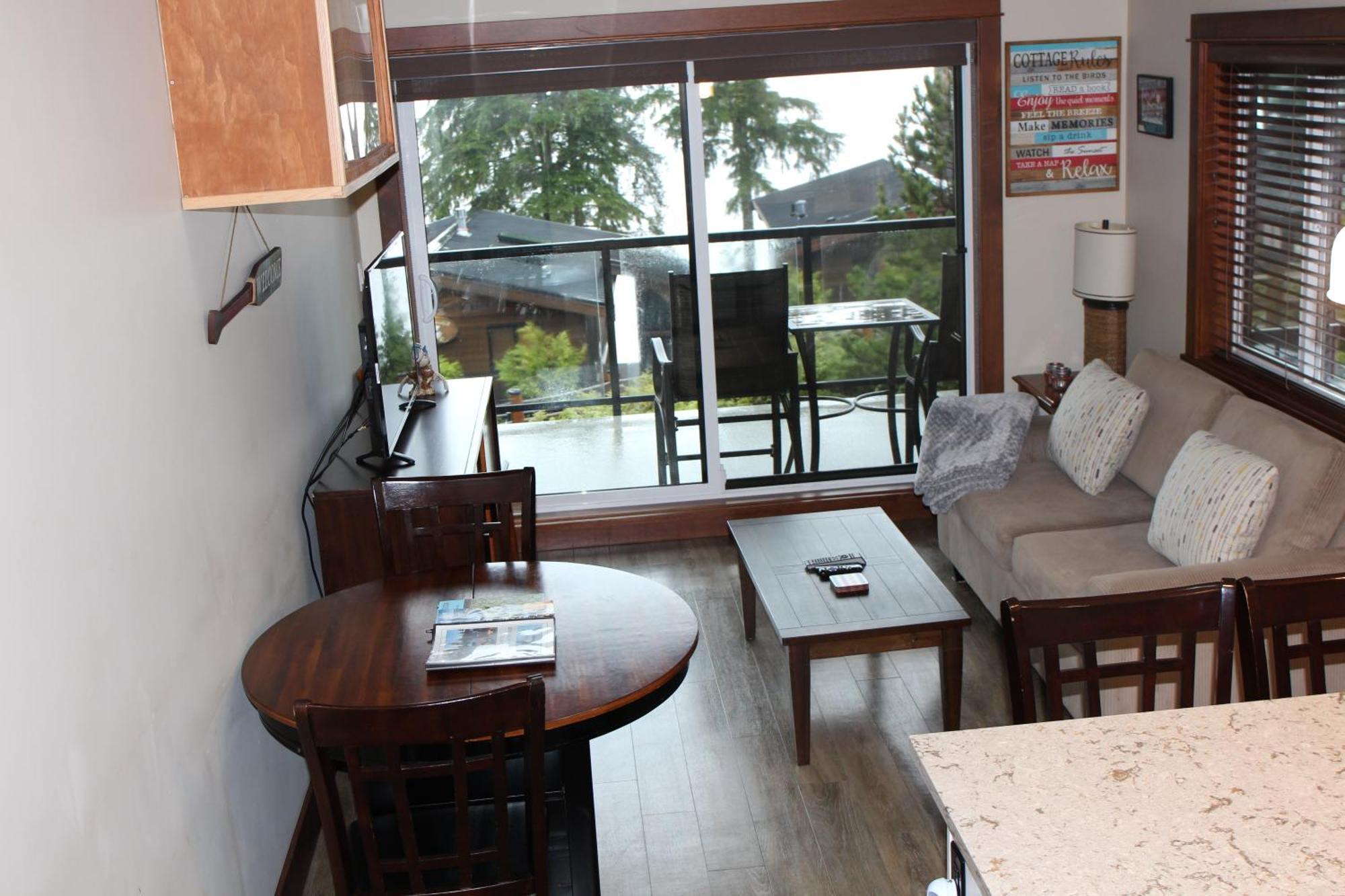 Tilby'S Rainbow Cottage Port Renfrew Buitenkant foto