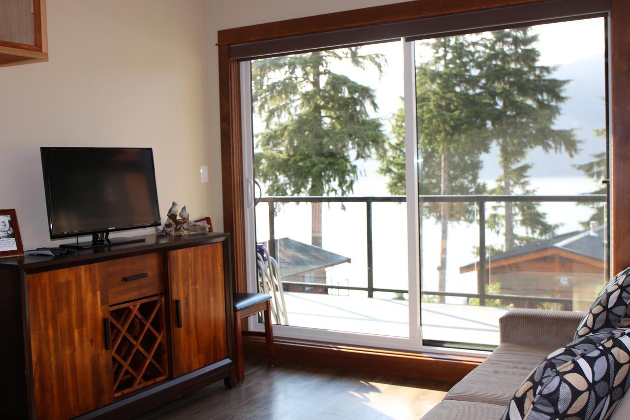 Tilby'S Rainbow Cottage Port Renfrew Buitenkant foto