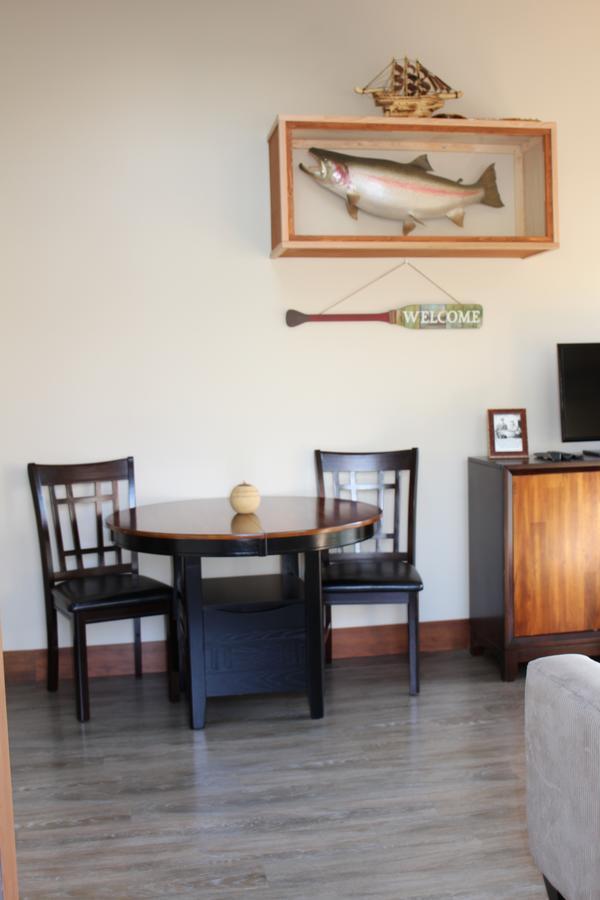 Tilby'S Rainbow Cottage Port Renfrew Buitenkant foto